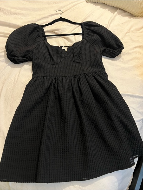 Thirty Thirty Dresses & Skirts - Thirty Thirty Black Textured Puff Sleeve Top